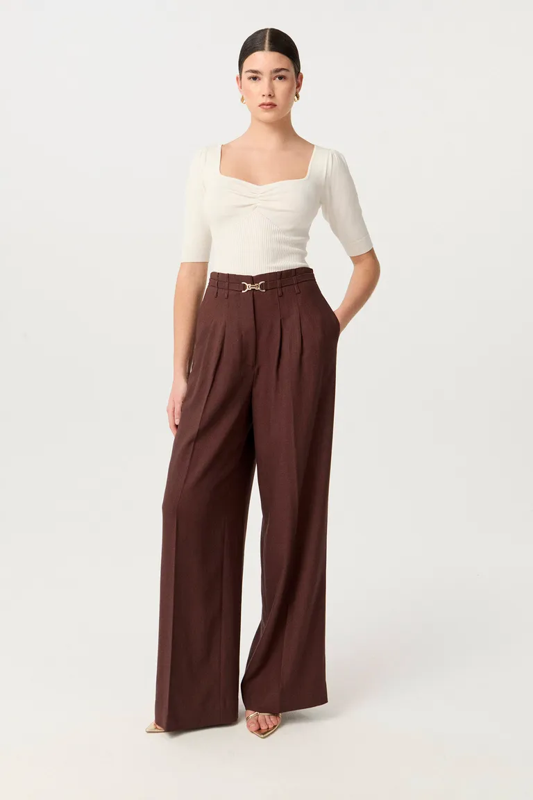 Remera de punto jersey blanca con mangas 3/4 y frunce en el centro de Markova en Remeras para argentina