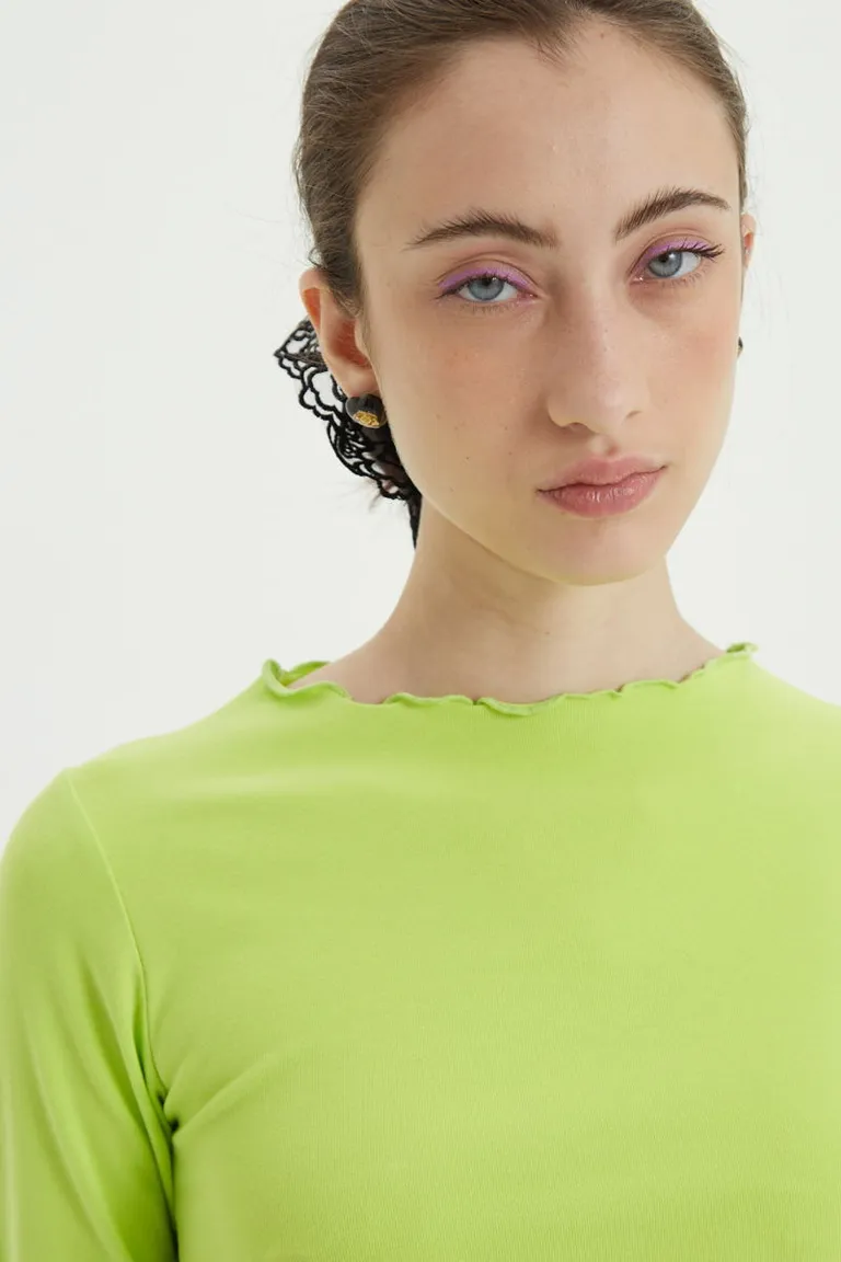 Remera manga larga entallada con terminaciones en rouloté en cuello y puños de Las Pepas en Remeras para argentina