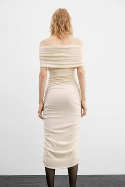 Vestido drapeado hombros descubiertos de Mango en Vestidos para argentina