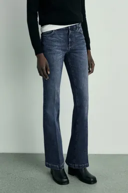 Jean flare tiro bajo de Mango en Pantalones para argentina