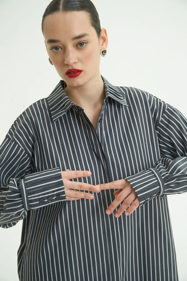 Camisa oversize rayada con corte recto hombros caídos y puños anchos de Las Pepas en Camisas para argentina