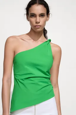 Top diseño asimétrico de Mango en Tops para argentina