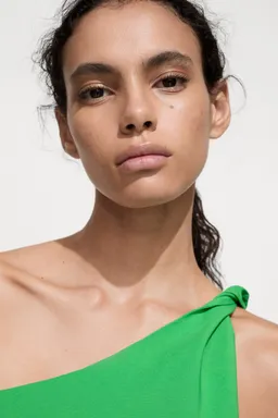 Top diseño asimétrico de Mango en Tops para argentina