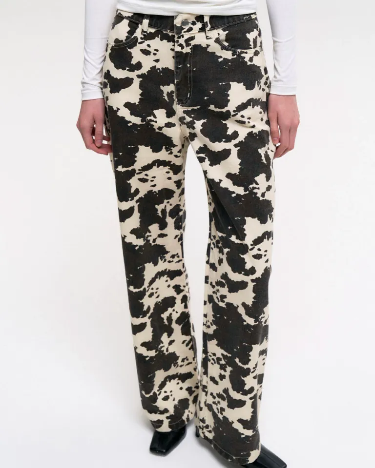 Pantalones anchos de gabardina con estampado de vaca para una apariencia informal y de tendencia de Sky en Pantalones para argentina