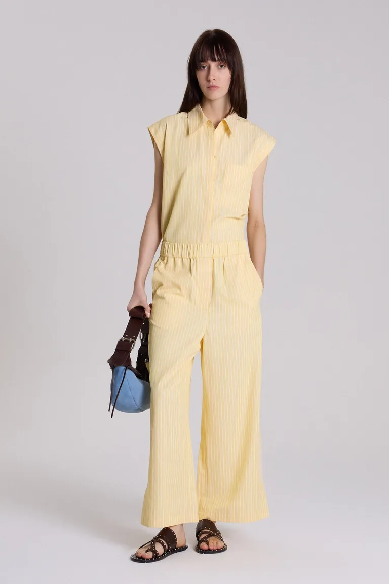 Pantalón de corte recto y cintura elástica en tonalidad amarilla para un estilo casual y moderno de Maria Cher en Pantalones para argentina