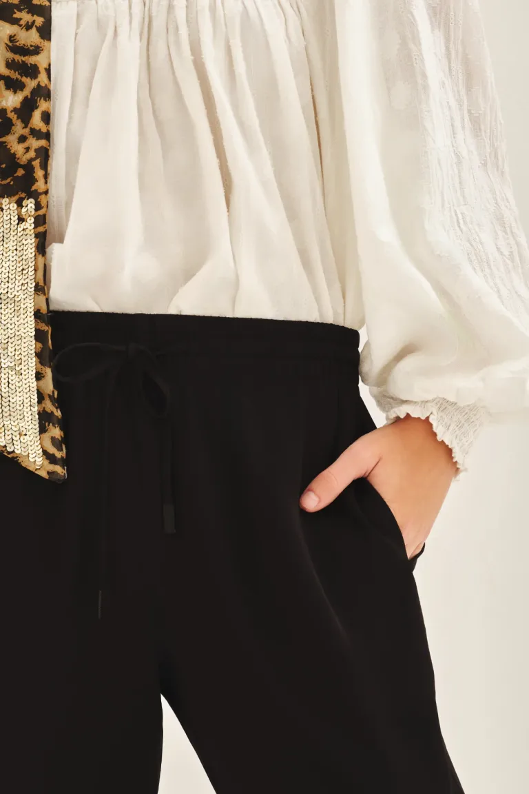 Pantalón Negro Babucha con Cordón Ajustable en Cintura y Tobillo de Rapsodia en Pantalones para argentina