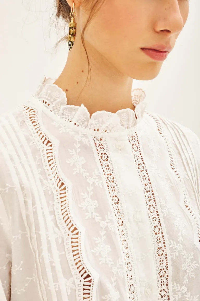 Camisa de broderie con elementos decorativos en el frente y corte regular de Rapsodia en Camisas para argentina