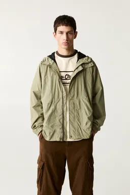 Piloto con capucha de Pull&Bear en Abrigos y Camperas para argentina