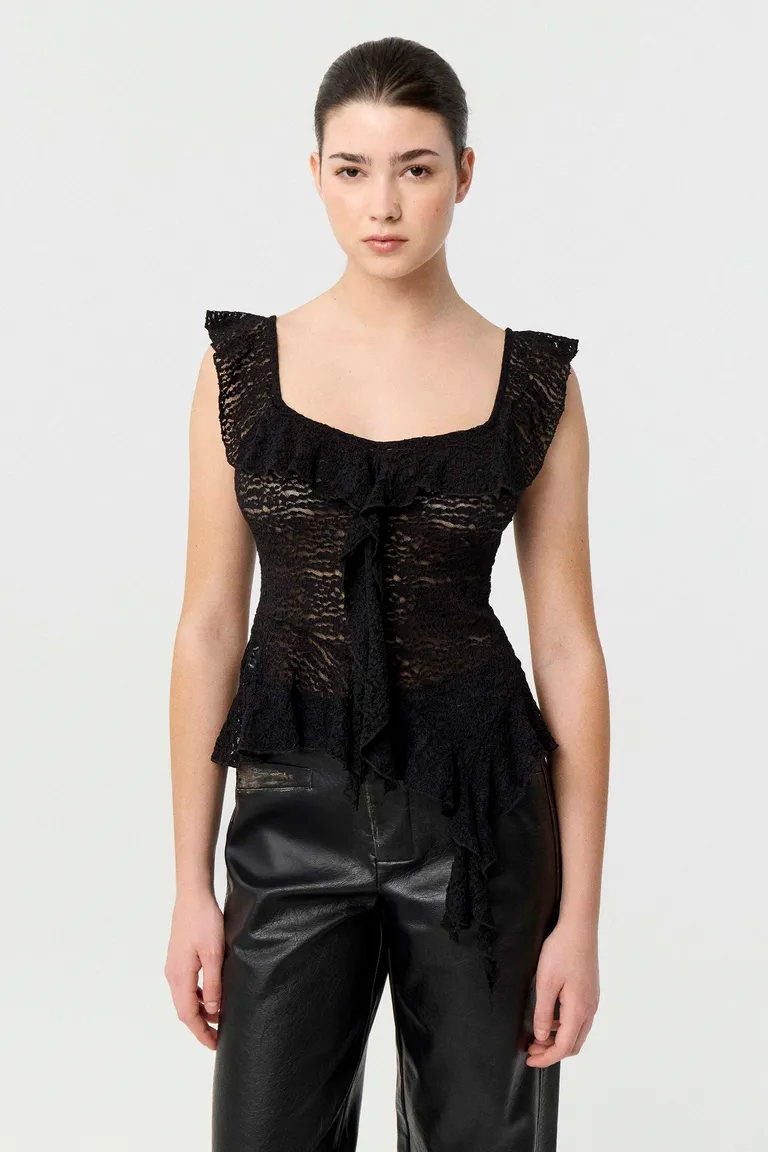 Top de encaje sin mangas con volados y escote en frente y espalda de Markova en Tops para argentina