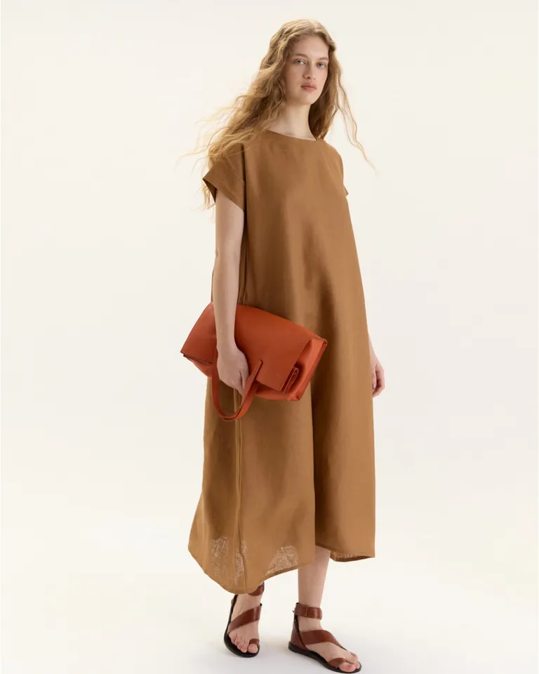 Vestido Natsuki Midi de Corte Cuadrado y Mangas Caídas de Blue Sheep en Vestidos para argentina