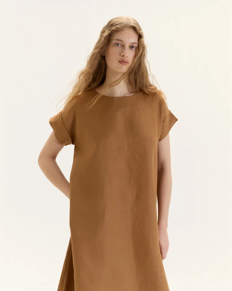 Vestido Natsuki Midi de Corte Cuadrado y Mangas Caídas de Blue Sheep en Vestidos para argentina