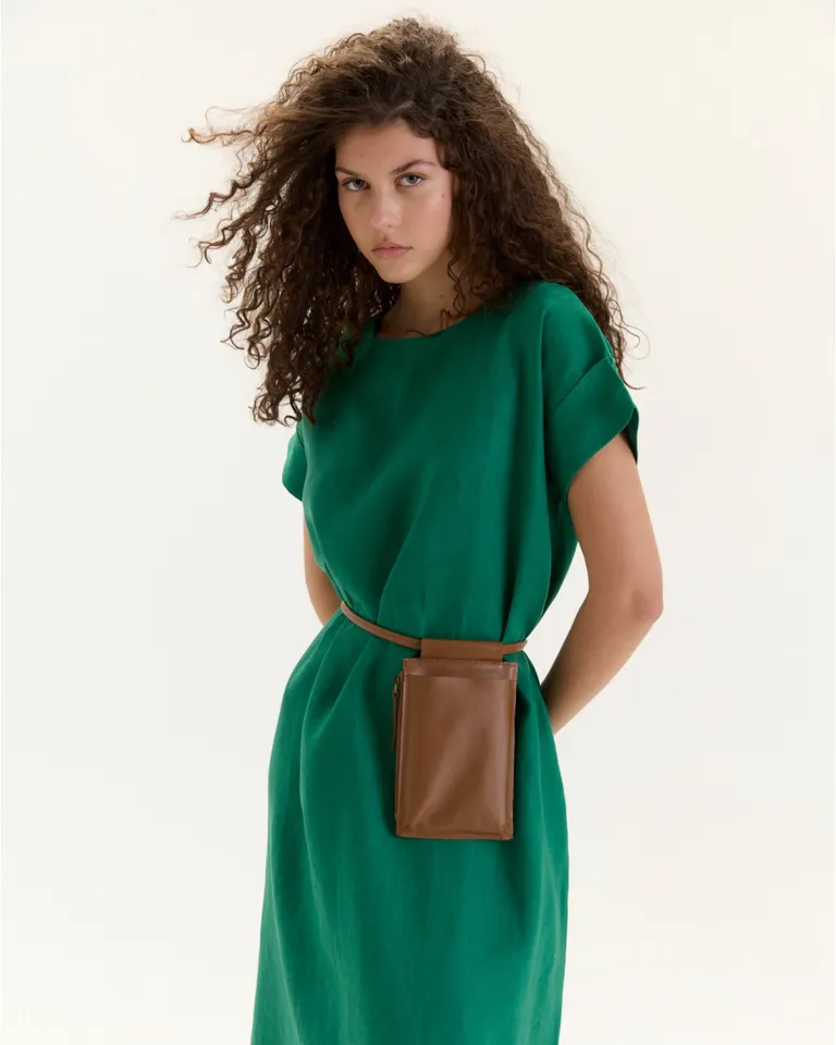 Vestido Natsuki Midi de Corte Cuadrado y Mangas Caídas de Blue Sheep en Vestidos para argentina