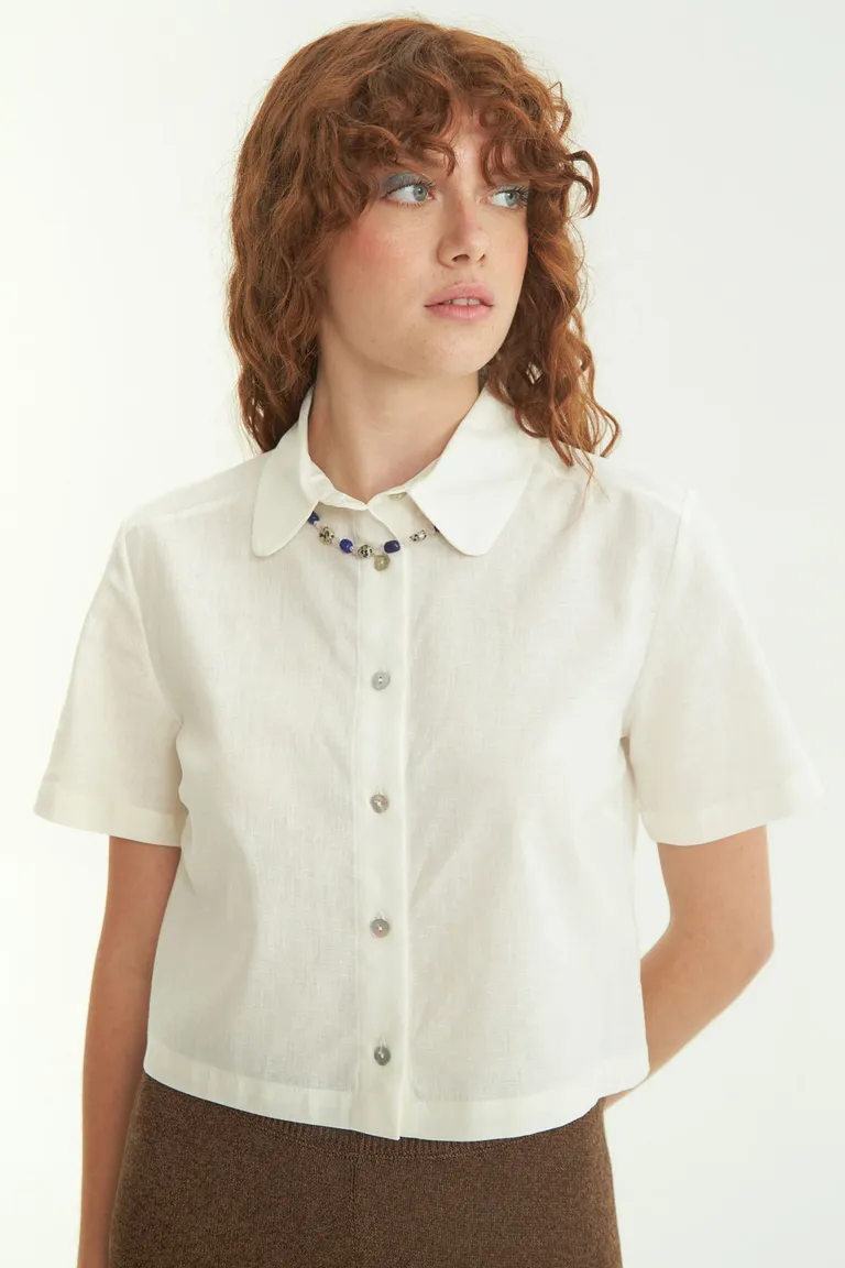 Camisa de lino de corte recto con cuello redondo y botones de nácar de Las Pepas en Camisas para argentina