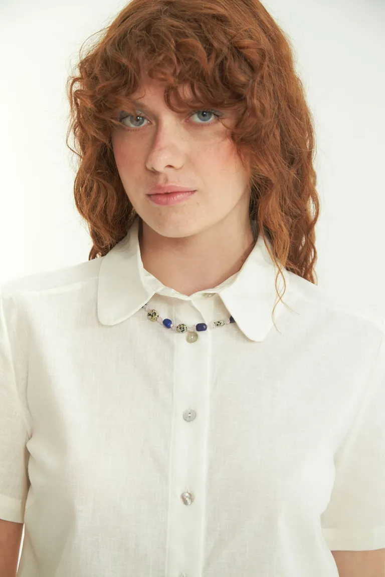 Camisa de lino de corte recto con cuello redondo y botones de nácar de Las Pepas en Camisas para argentina
