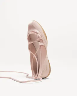 Bailarina deportiva atada de Bershka en Ballerinas para argentina