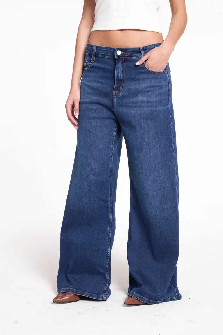 Pantalones de denim de pierna ancha y tiro medio para mujer de Justaosadia en Pantalones para argentina