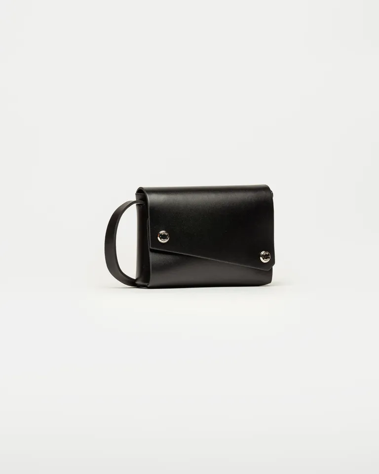 Mini cartera rígida con solapa y broches metálicos de Prüne en Bolsos y Carteras para argentina