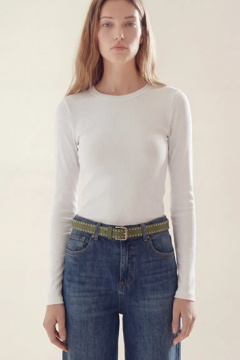 Remera de mujer manga larga y cuello redondo con diseño básico de Akiabara en Remeras para argentina