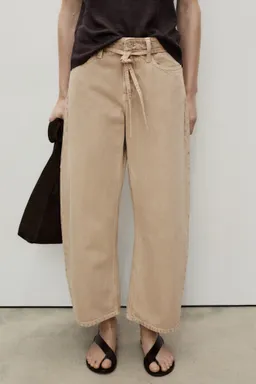 Jeans balloon con cinturón de Mango en Pantalones para argentina