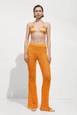 Pantalón crochet flare de Mango en Pantalones para argentina