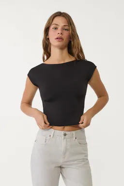 Remera espalda descubierta de Stradivarius en Remeras para argentina