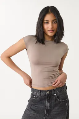 Remera espalda descubierta de Stradivarius en Remeras para argentina