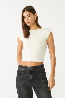 Remera espalda descubierta de Stradivarius en Remeras para argentina