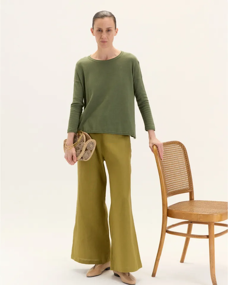 Remera de manga larga en tono rojo con escote bote y corte regular de Blue Sheep en Remeras para argentina