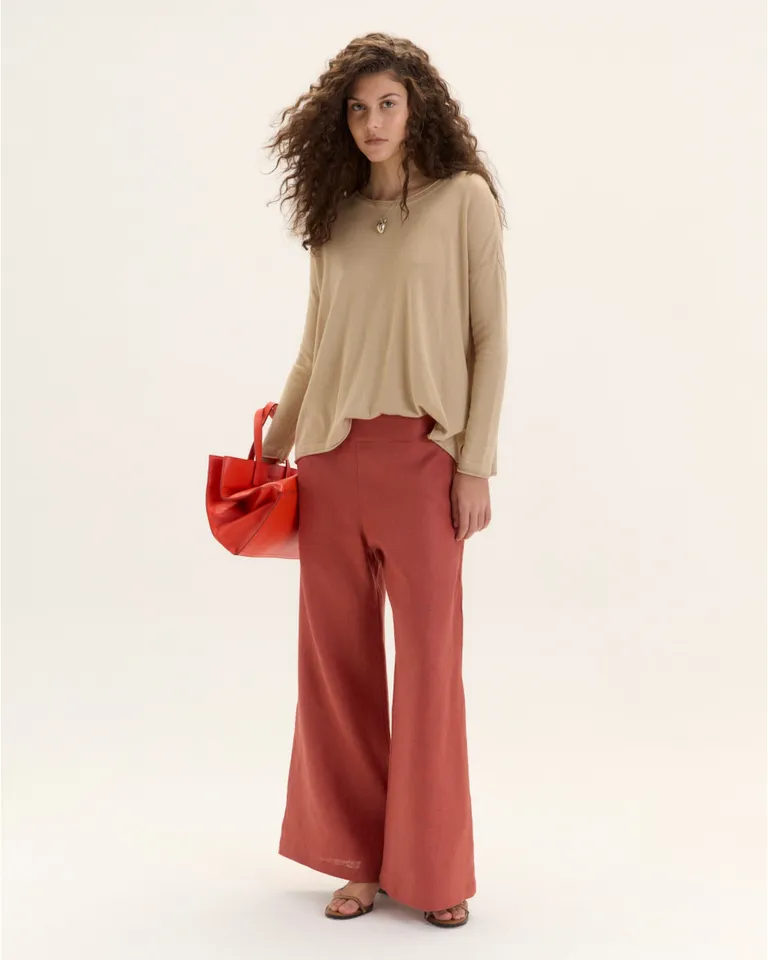 Remera de manga larga en tono rojo con escote bote y corte regular de Blue Sheep en Remeras para argentina