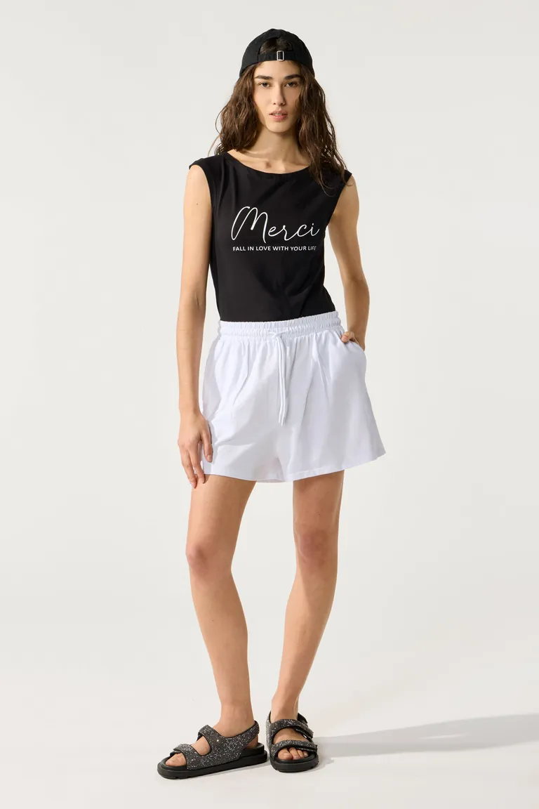 Short blanco con cintura elastizada y cordón ajustable - Elegante y versátil de Cuesta Blanca en Shorts para argentina