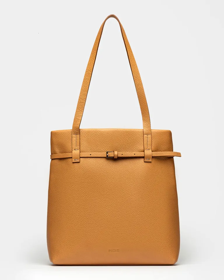 Elegante cartera tote en cuero graneado con detalles en hebilla de Prüne en Bolsos y Carteras para argentina