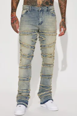 Jeans acampanados desflecados de Fashion Nova en Pantalones para argentina