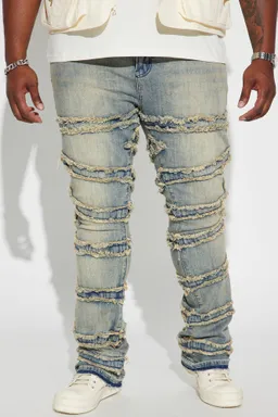 Jeans acampanados desflecados de Fashion Nova en Pantalones para argentina