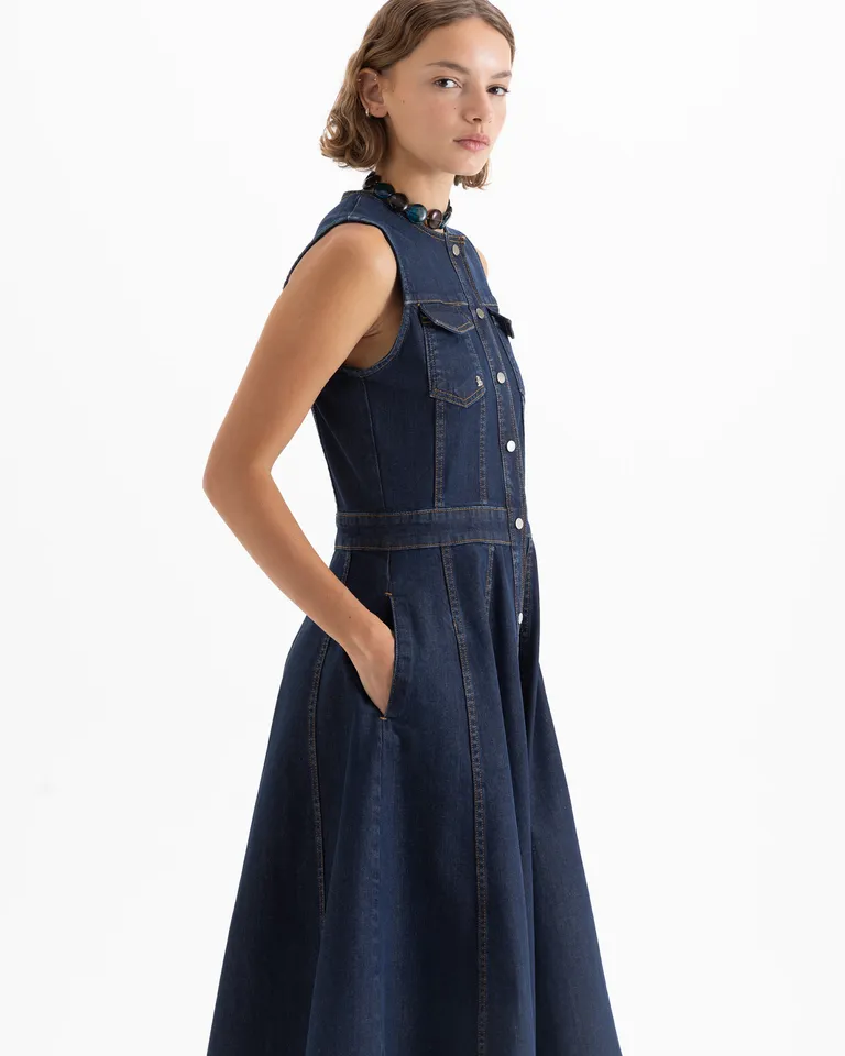 Vestido largo de denim sin mangas con cierre frontal de botones y ajuste en la cintura de Jazmin Chebar en Vestidos para argentina