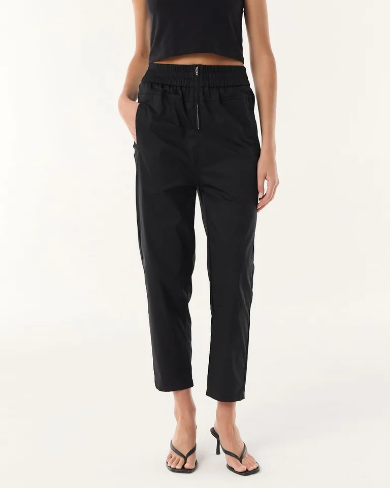 Pantalón tiro alto de pierna bombé con bolsillos laterales y elástico en cintura de Furzai en Pantalones para argentina