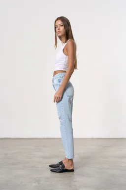 Jean denim mom palmer de Magda en Pantalones para argentina