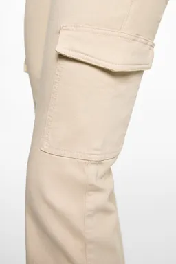 Jeans flare cargo de Mango Teen en Pantalones para argentina