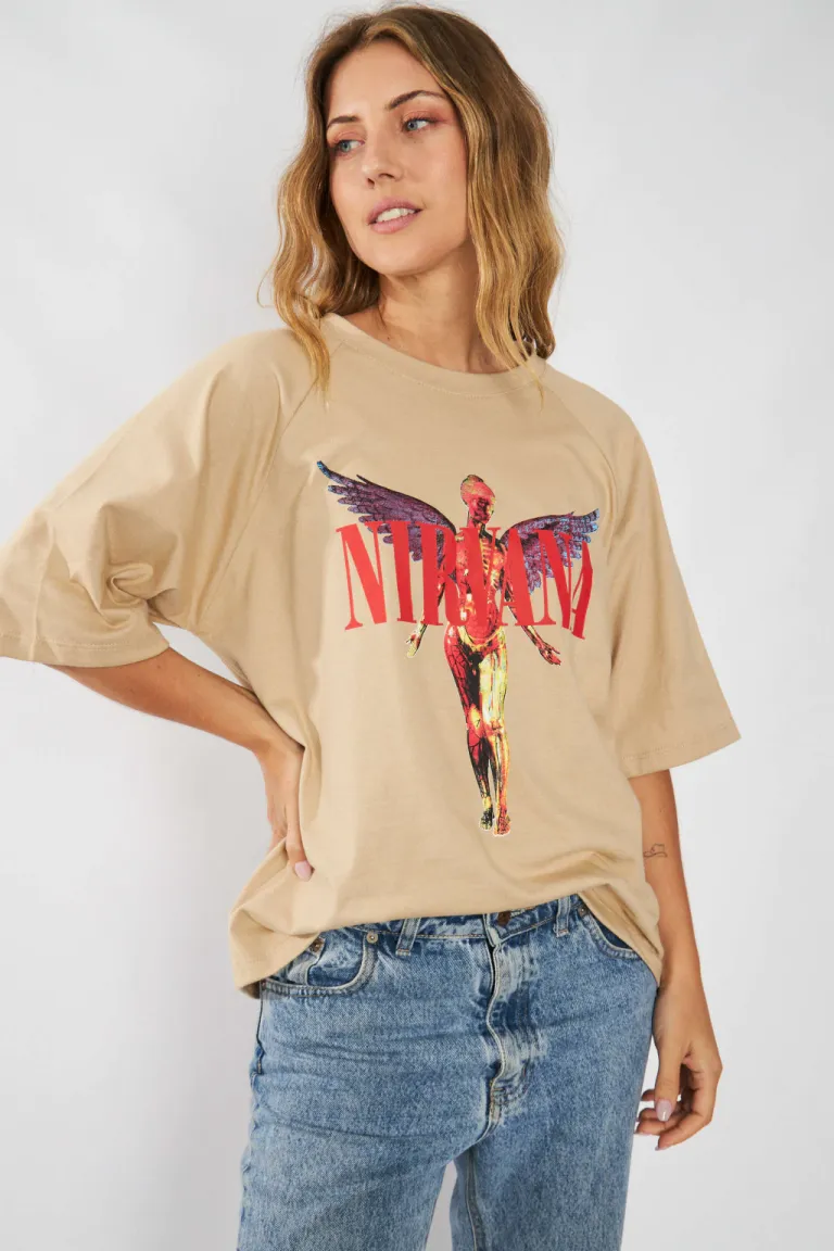 Remera de Nirvana en Color Beige - Diseño Icónico y Estilo Urbano de Belle en Remeras para argentina