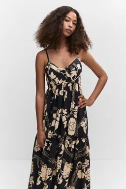 Vestido estampado con vuelo de Mango en Vestidos para argentina