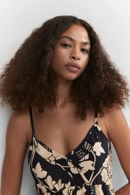 Vestido estampado con vuelo de Mango en Vestidos para argentina
