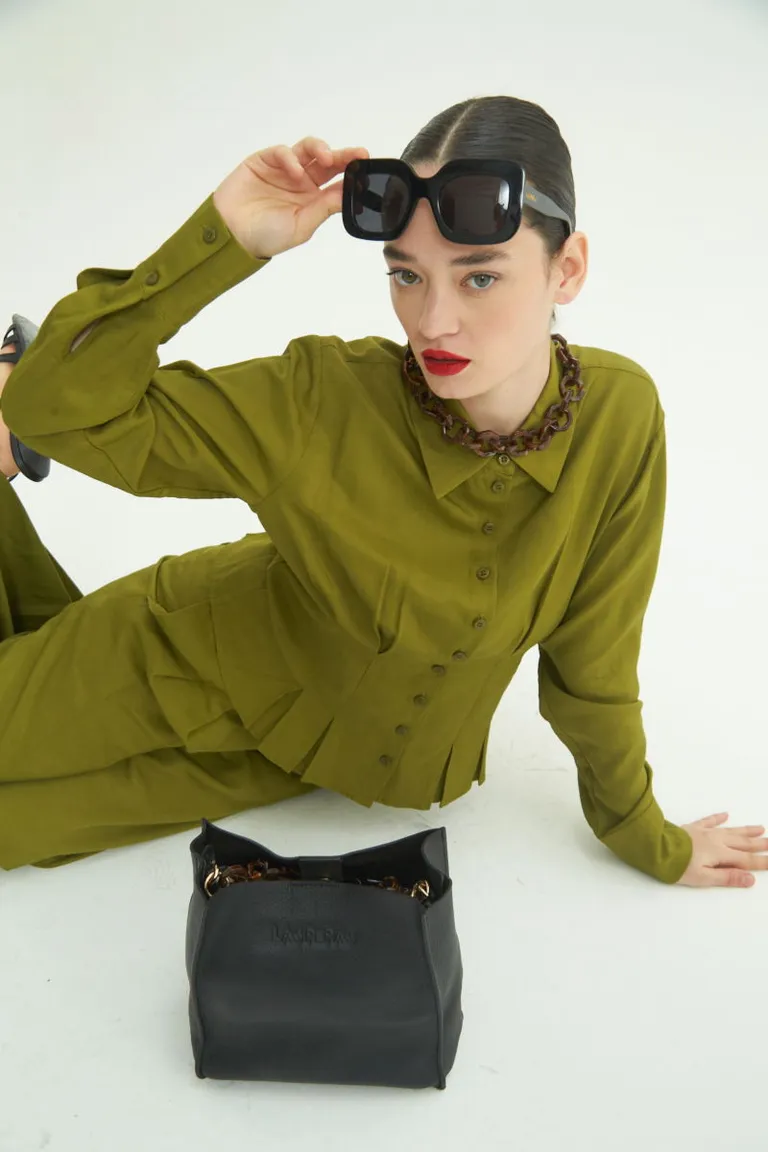 Camisa de estructura mega fancy con pinzas y cintas ajustables de Las Pepas en Camisas para argentina