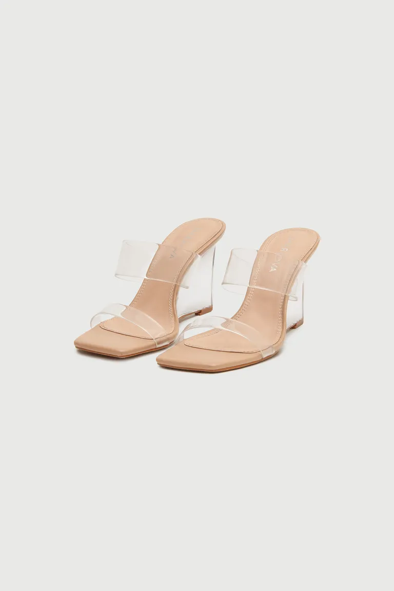 Sandalias con taco chino y detalles transparentes para un look moderno y elevado de Markova en Sandalias para argentina