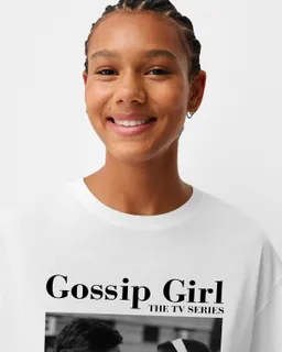 Remera gossip girl oversize de Bershka en Remeras para argentina