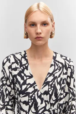 Vestido cruzado estampado de Mango en Vestidos para argentina