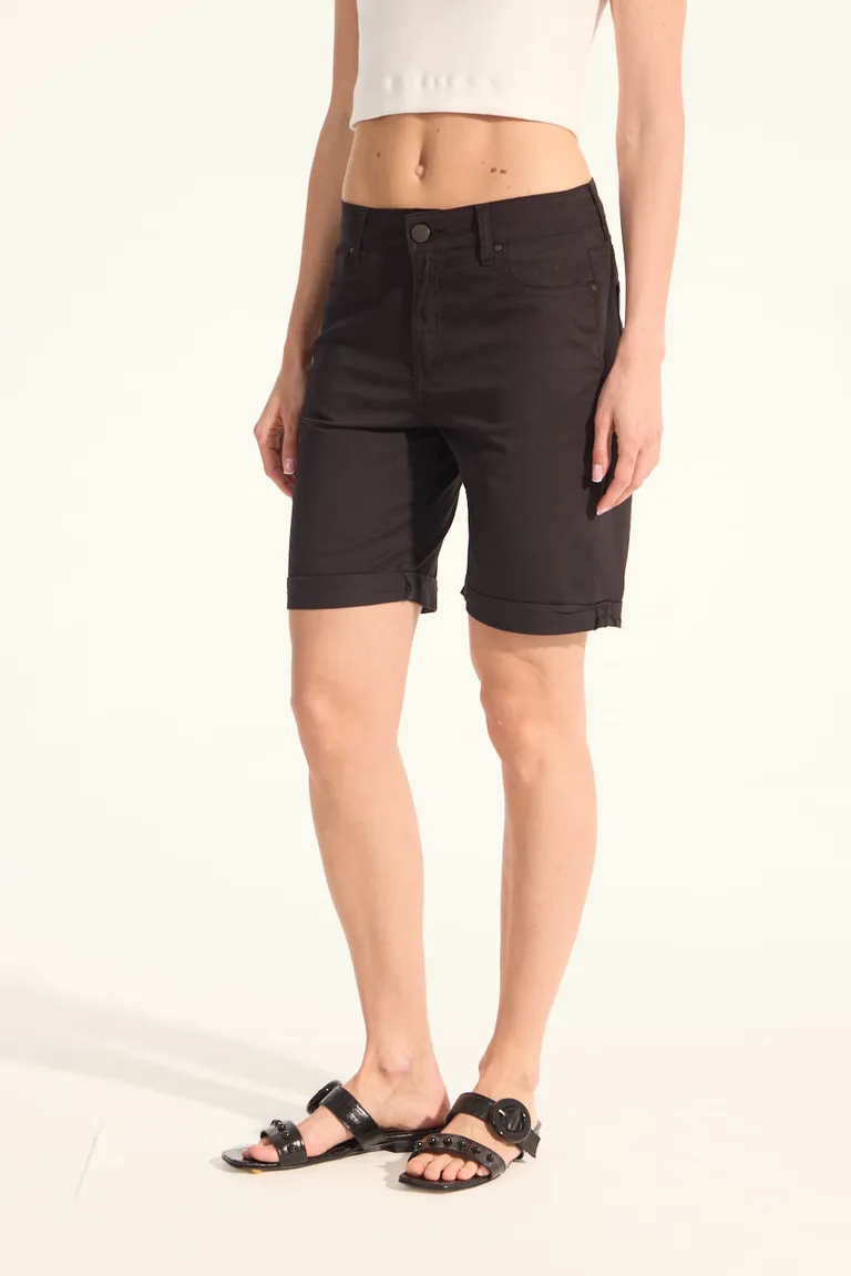 Bermuda recta de gabardina super liviana y elástica para mujer de Portsaid en Shorts para argentina