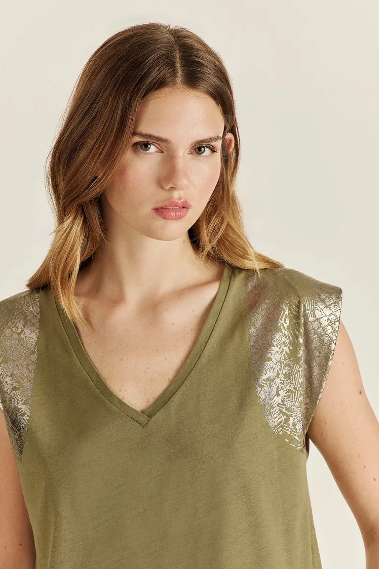 Remera con estampado exclusivo y detalles en foil de Tucci en Remeras para argentina