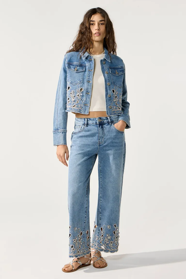 Pantalón ancho de mezclilla con calado y bordado en los bajos de Cuesta Blanca en Pantalones para argentina