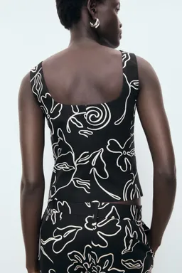 Chaleco traje lino floral de Mango en Chalecos para argentina