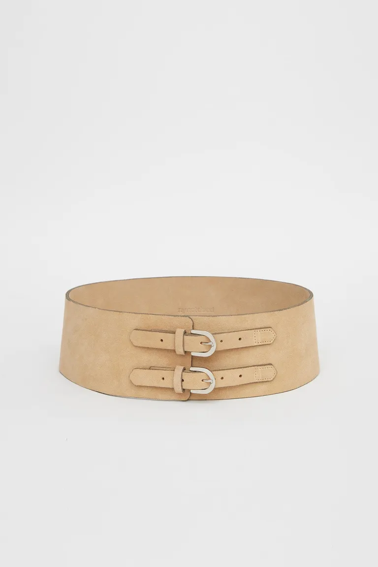 Cinturón ancho de cuero brillante con hebillas metálicas y detalles para mujer de Ay Not Dead en Cinturones para argentina