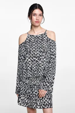 Blusa estampada con abertura de Mango Teen en Blusas para argentina
